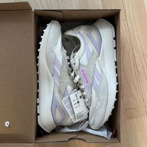 Reebok size 9 CL legacy AZ lavender and beige